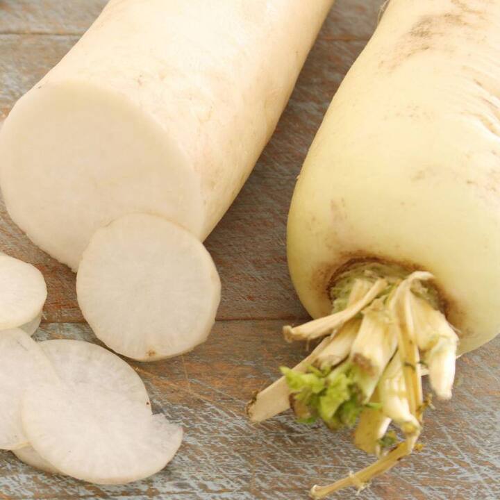 ਪੀਲੀਆ ਦੀ ਸਮੱਸਿਆ ਤੋਂ ਛੁਟਕਾਰਾ ਪਾਉਣ ਲਈ ਮੂਲੀ ਬਹੁਤ ਫਾਇਦੇਮੰਦ ਸਾਬਤ ਹੋ ਸਕਦੀ ਹੈ। ਇਸ ਦੇ ਲਈ ਤਾਜ਼ੇ ਮੂਲੀ ਦੀਆਂ ਪੱਤੀਆਂ ਨੂੰ ਪੀਸ ਕੇ ਪੇਸਟ ਬਣਾ ਲਓ। ਇਸ ਨੂੰ ਦੁੱਧ 'ਚ ਪਾ ਕੇ ਉਬਾਲ ਲਓ। ਜਦੋਂ ਝੱਗ ਆ ਜਾਵੇ ਤਾਂ ਇਸ ਨੂੰ ਉਬਾਲ ਕੇ ਪੀਓ।