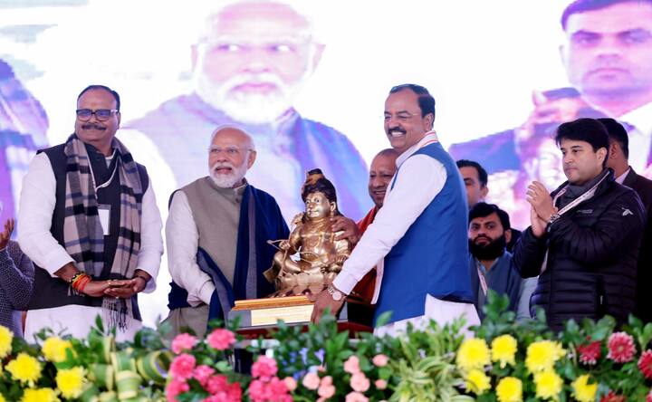 पीएम मोदी ने तय किया कि वह अपनी तमाम व्यस्तताओं और जिम्मेदारियों के बावजूद प्राण प्रतिष्ठा के दिन और उसके पहले के सभी नियमों और तपश्चर्याओं का दृढ़ता के साथ पालन करेंगे.