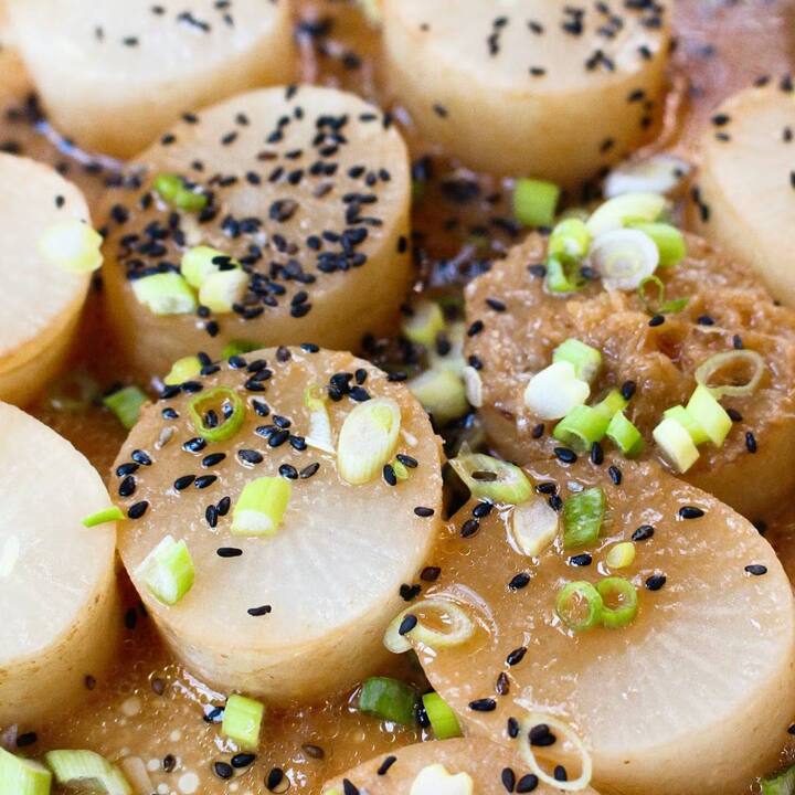 ਮੂਲੀ ਸਰੀਰ ਨੂੰ ਪੋਟਾਸ਼ੀਅਮ ਦੀ ਸਪਲਾਈ ਕਰਦੀ ਹੈ ਜਿਸ ਨਾਲ ਬਲੱਡ ਪ੍ਰੈਸ਼ਰ ਕੰਟਰੋਲ 'ਚ ਰਹਿੰਦਾ ਹੈ। ਖਾਸ ਤੌਰ 'ਤੇ ਜੇਕਰ ਤੁਸੀਂ ਹਾਈਪਰਟੈਨਸ਼ਨ ਤੋਂ ਪੀੜਤ ਹੋ ਤਾਂ ਆਪਣੀ ਖੁਰਾਕ 'ਚ ਮੂਲੀ ਨੂੰ ਜ਼ਰੂਰ ਸ਼ਾਮਲ ਕਰੋ