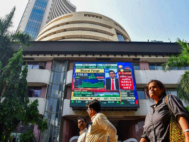 stock market soars today Sensex surging 847 points and Nifty ending near 21900 Sensex Surging: సెన్సెక్స్ సరికొత్త ఆల్‌టైమ్‌ రికార్డు! అమాంతం ఎగబాకిన సూచీలు