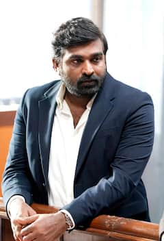 Vijay Sethupathi Net worth: सिंपल शर्ट-पैंट और चप्पल में रहने वाले विजय सेतुपति के पास है करोड़ों की संपत्ति, 'मेरी क्रिस्मस' एक्टर की नेटवर्थ जान रह जाएंगे हैरान