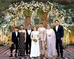 Ira Khan Wedding: बेटी आयरा की शादी में एक्स वाइफ रीना दत्ता का हाथ थामे दिखे आमिर खान, यहां देखें Inside तस्वीरें