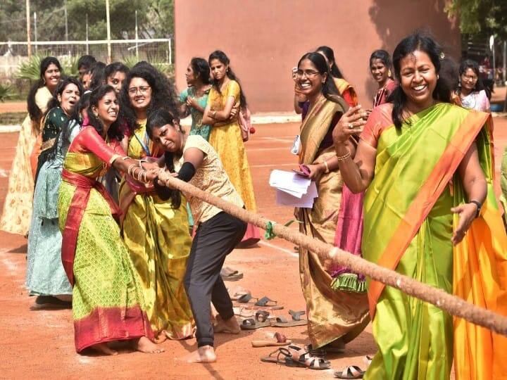 மதுரை எல்.டி.சி., கல்லூரியில் கயிறு இழுக்கும் போட்டியில் கலந்துகொண்ட மாணவிகள்.