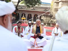 पीएम मोदी ने कालाराम मंदिर में किए भगवान राम के दर्शन, बजाए झांझ-मजीरे, देखें तस्वीरें