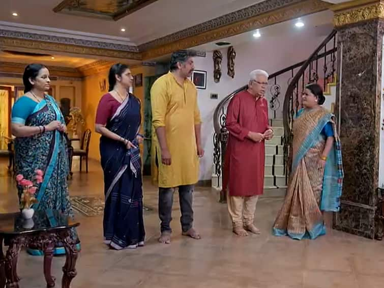 Gruhalakshmi serial today episode January 12Th written update Gruhalakshmi Serial Today January 12 th: ‘గృహలక్ష్మీ’ సీరియల్‌: చందన ఆచూకి కనిపెట్టిన తులసి - విక్రమ్‌ను కూడా పిచ్చోణ్ణి చేయాలని ప్లాన్ చేసిన రాజ్యలక్ష్మీ