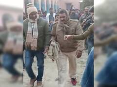 खगड़िया के एक स्कूल में जाम छलकाते दो शिक्षक गिरफ्तार, ग्रामीणों ने पूछा- हथकड़ी लगी है, कैसा महसूस हो रहा है?