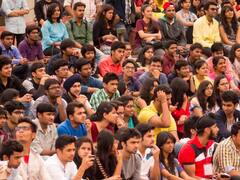 యువకులు అంటే  ఎవరు? దేశంలో ఎంత మంది యువత ఉన్నారో తెలుసా? 