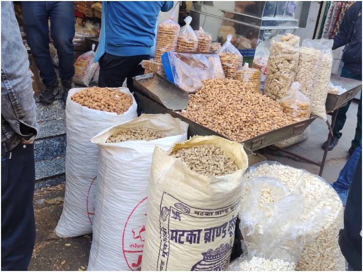 उन्होंने बताया कि विभिन्न प्रकार की मुंगफलियां बाजार में होने के कारण इस बार रेट भी अलग-अलग रखे गए हैं.