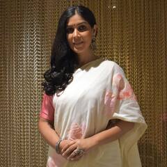 Birthday Special: 17 मिनट का लिपलॉक देकर मचाई थी सनसनी..फिर बिना ब्याह रचाए बनीं मां, ऐसी है साक्षी तंवर की लाइफ