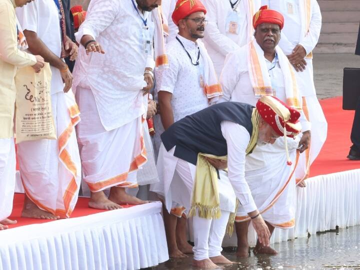 रामायण से जुड़े स्थानों में पंचवटी का विशेष स्थान है क्योंकि रामायण की कई महत्वपूर्ण घटनाएं इसी स्थान पर घटी थी. पंचवटी का अर्थ है पांच बरगद के पेड़ों वाली भूमि. किंवदंती है कि भगवान राम ने यहां अपनी कुटिया स्थापित की थी क्योंकि पांच बरगद के पेड़ों की उपस्थिति ने इस क्षेत्र को शुभ बना दिया था.