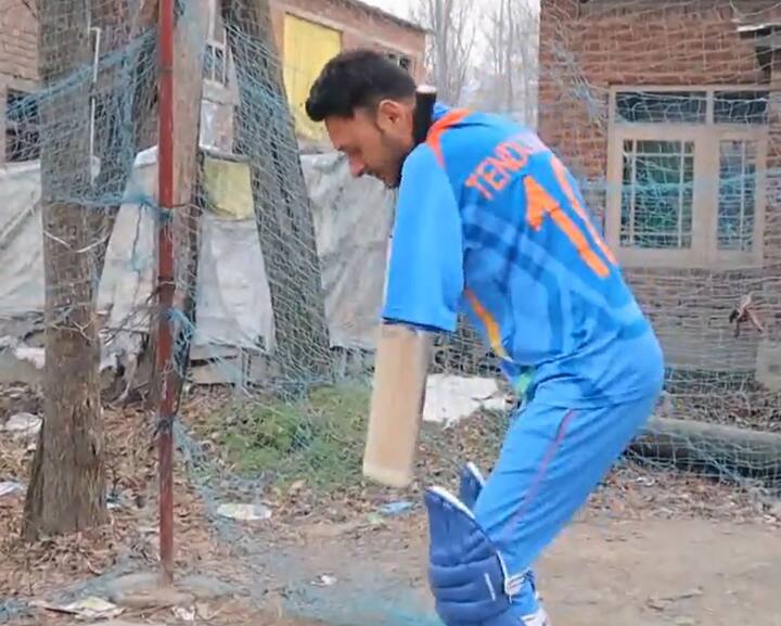 उन्होंने आगे बताया कि कैसे लोग उन्हें बिना हाथों के खेलते देखकर हैरान होते थे. आमिर ने कहा, 