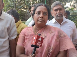 கோத்தகிரி சாலையில் எழுதப்பட்டுள்ள இந்தியா, நீட் எதிர்ப்பு முழக்கங்கள் - வானதி சீனிவாசன் கண்டனம்