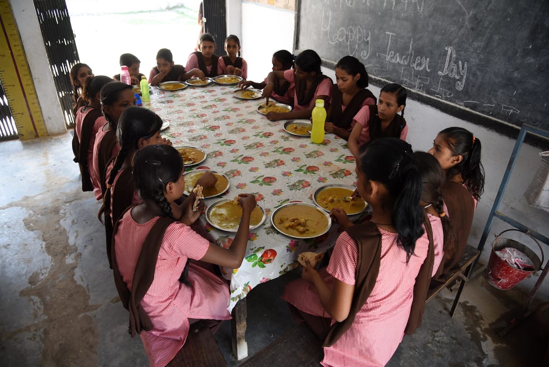 Infected Milk To Students: मरी हुई छिपकली वाला दूध स्कूल के छात्रों को पिलाया, 23 की तबियत बिगड़ी-अस्पताल में भर्ती Infected Milk To Students in Karnataka Belgaum 23 students admitted in hospital investigation started Infected Milk To Students: मरी हुई छिपकली वाला दूध स्कूल के छात्रों को पिलाया, 23 की तबियत बिगड़ी-अस्पताल में भर्ती