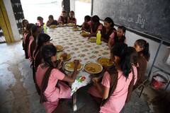 मरी हुई छिपकली वाला दूध स्कूल के छात्रों को पिलाया, 23 की तबियत बिगड़ी-अस्पताल में भर्ती