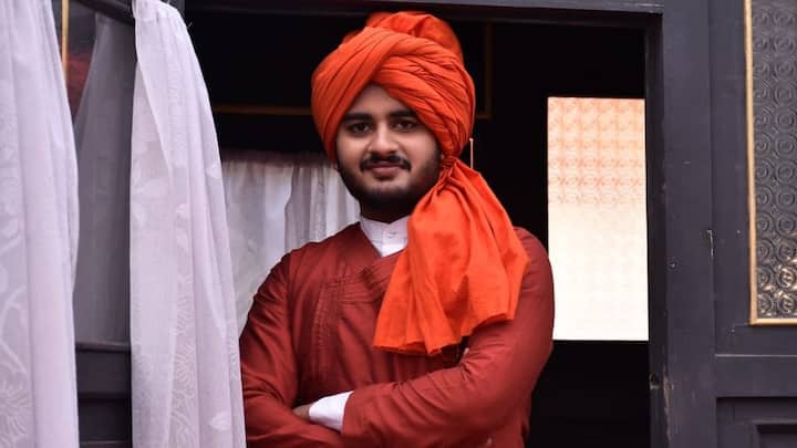 ২০২২ সালে শুরু হয়েছিল আকাশ আটের এই ধারাবাহিক 'স্বামী বিবেকানন্দ'। তারপর থেকে বেশ দর্শক আনুকূল্য পেয়েছে এই ধারাবাহিক। এবার গল্পে নতুন মোড়। কাহিনি বিন্যাসে বিলে এবার বড় হয়ে উঠেছে।  ছবি- নিজস্ব