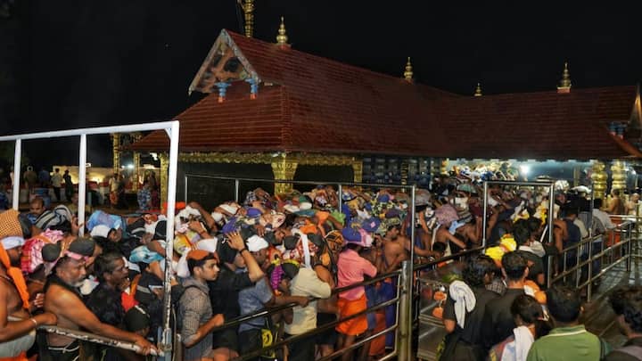 শবরীমালার ভগবান আয়াপ্পা মন্দিরের গর্ভগৃহের ছাদটি সোনার একটি স্তর দিয়ে সজ্জিত। এর ছাদে ৩২ কেজি সোনা এবং ১৯০০ কেজি তামা ব্যবহার করা হয়েছে।