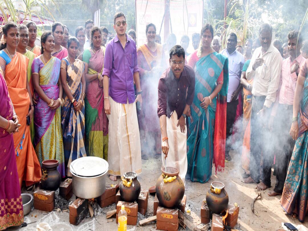 Pongal 2024 News: அலுவலக வேலைகளை மறந்து சமத்துவ பொங்கலை கொண்டாடிய அதிகாரிகள்