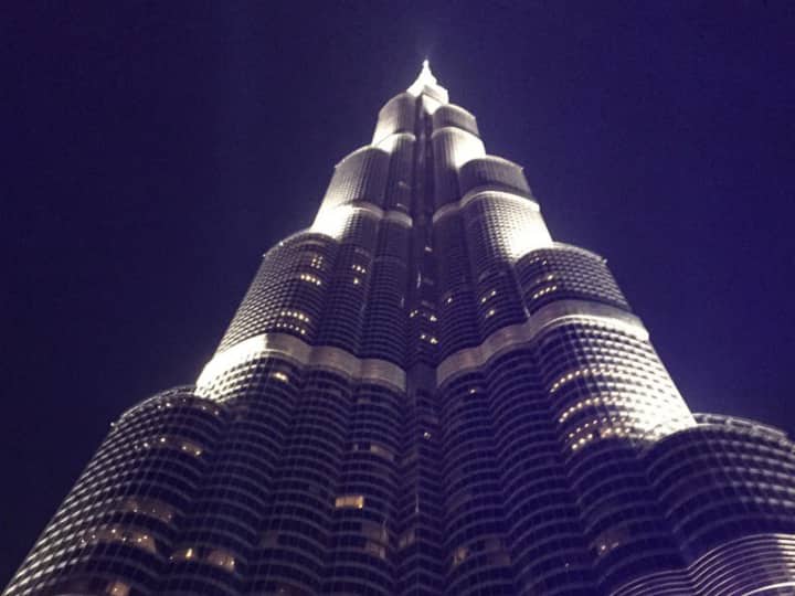 उत्तरी जेद्दा में स्थित जेद्दा टावर को 5 साल के बाद साल 2023 में फिर से बनाना शुरू किया गया है. हालांकि, इसे बनने में कितना वक्त लगेगा इसकी जानकारी नहीं दी गई है. वहीं बुर्ज खलीफा की कुल ऊंचाई 828 मीटर है और इसमें कुल 160 फ्लोर है.