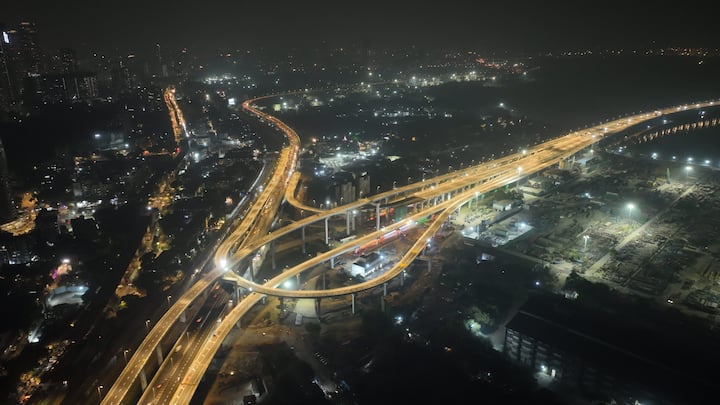 मुंबई ट्रान्स हार्बर लिंक (Trans Harbour Link)  प्रकल्प म्हणजेच अटल बिहारी वाजपेयी स्मृती न्हावाशिवा अटल सेतू (Nhava Sheva Atal Setu) आजपासून सर्वसामान्यांसाठी खुला करण्यात आला आहे.