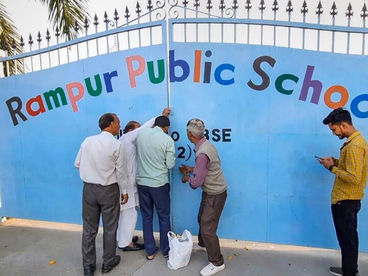 yogi adityanath government order to khurshid Inter College shifted to Azam Khan Rampur Public School Azam Khan News: आजम खान के कब्जे लिए रामपुर पब्लिक स्कूल पर लगा राजकीय इंटर कॉलेज का बोर्ड, प्रशासन ने दिया आदेश
