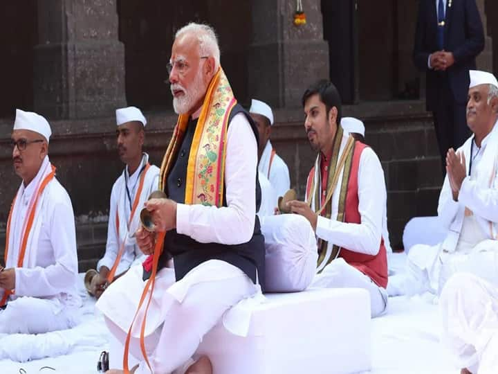 PM Modi 11 day ritual during Anushthan Before Ayodhya Visit Sleep on Floor Jaap Satvic Food தரையில் தூங்கி சாத்வீகமான உணவு உண்ணும் பிரதமர் மோடி.. ராமர் கோயில் கும்பாபிஷேகத்துக்கு சிறப்பு விரதம்