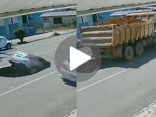 ड्राइविंग करते वक्त सड़क पर नहीं था ध्यान, जरा सी चूक से हुआ बड़ा हादसा, देखें वायरल वीडियो