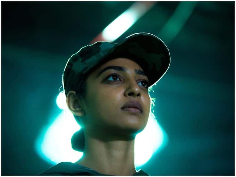 Radhika Apte gets locked in an aerobridge and posts about the situation in instagram Radhika Apte: నీళ్లు లేవు, బాత్రూమ్‌కు వెళ్లే దారిలేదు - ఏరోబ్రిడ్జ్‌లో నటి రాధికా ఆప్టే లాక్, ఇండిగోపై ఆగ్రహం