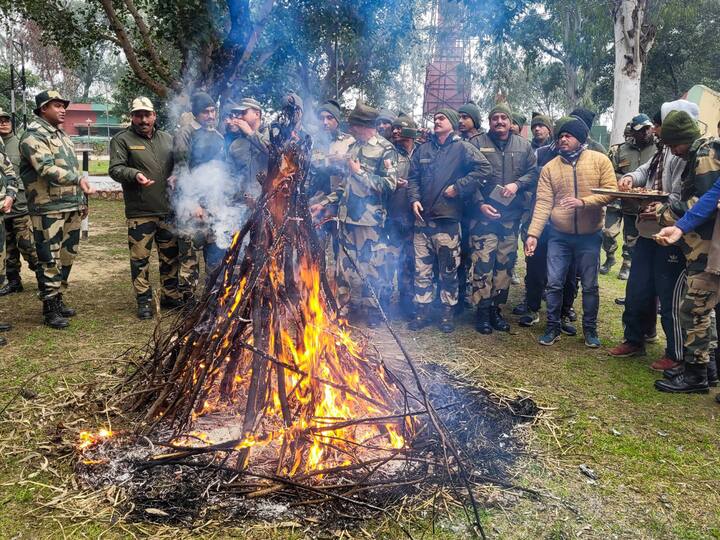Border security force (BSF) personnel also celebrate 'Lohri' festival, near the International Border in Samba district (Image source: PTI)
