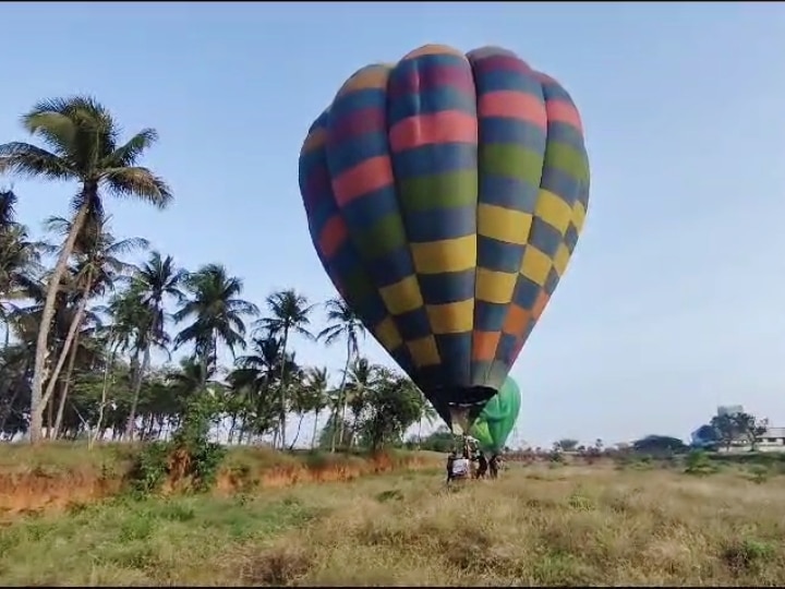 பொள்ளாச்சி சர்வதேச பலூன் திருவிழா துவக்கம்; வானில் அணிவகுத்த பலூன்களை ஆர்வத்துடன் கண்டு ரசித்த மக்கள்