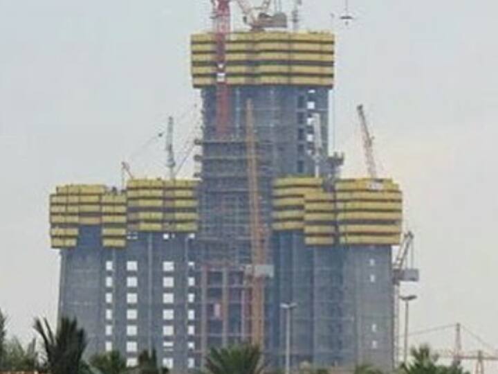 जेद्दा टावर को किंगडम टावर के नाम से भी जाना जाता है. गिनीज वर्ल्ड रिकॉर्ड्स की मानें तो ये बुर्ज खलीफा से लगभग 162 मीटर ऊंची रहने वाली है. जेद्दा टावर का निर्माण जेद्दा इकोनॉमिक कंपनी की ओर से किया जा रहा है.