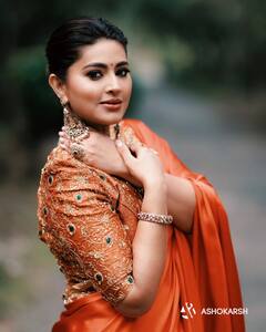 Sneha Photos: చెంగావిరంగు చీరలో సీనియర్ హీరోయిన్