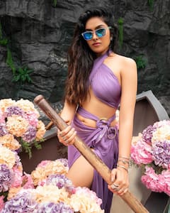 Bigg Boss Divi : సోషల్​ మీడియాలో రచ్చ చేస్తున్న బిగ్​బాస్​ బ్యూటీ.. బోటులో ఘాటు ఫోజులిస్తున్న దివి