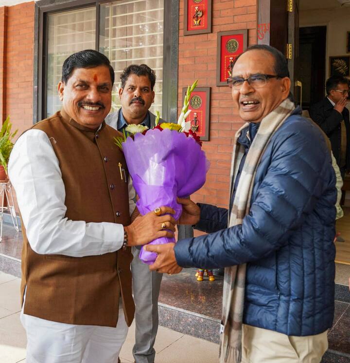 मध्य प्रदेश के पूर्व मुख्यमंत्री शिवराज सिंह चौहान ने  सोमवार (8 जनवरी 2024) को वर्तमान मुख्यमंत्री डॉ. मोहन यादव से मुलाकात की.