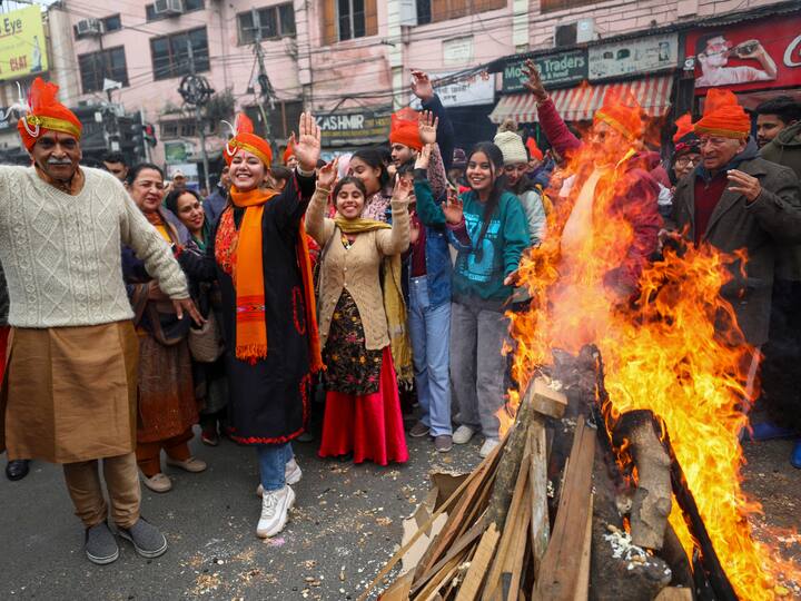 Locals and colonies gets lit up with the warmth of Lohri, as bonfires dance to the rhythm of the festival. (Image Source: PTI)