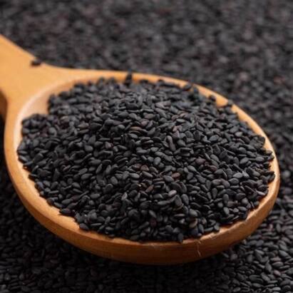 Healthy Tips ਤਿਲ ਦੇ ਬੀਜ ਫਾਈਬਰ ਦੇ ਨਾਲ ਨਾਲ ਵਿਟਾਮਿਨ ਈ, ਬੀ6, ਆਇਰਨ ਅਤੇ ਕਾਪਰ ਵਰਗੇ ਪੌਸ਼ਟਿਕ ਤੱਤ ਨਾਲ ਭਰਪੂਰ ਹੁੰਦੇ ਹਨ। ਸਰਦੀਆਂ ਵਿੱਚ ਤਿਲ ਖਾਣ ਨਾਲ ਵਿਅਕਤੀ ਨੂੰ ਨਿੱਘੇ ਅਤੇ ਸਿਹਤਮੰਦ ਰਹਿਣ ਵਿੱਚ ਮਦਦ ਮਿਲ ਸਕਦੀ ਹੈ।