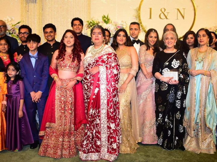 Aamir Khan, Reena Dutta, Azad Rao, Nikhat Khan, and additional family members have gathered for Ira Khan and Nupur Shikhare's wedding reception.