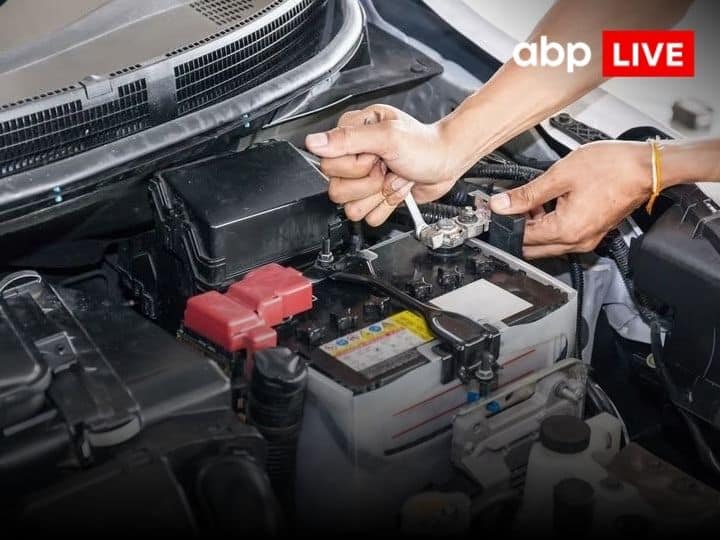 Follow these tips to get better performance from your car battery Car Battery Care Tips: अगर आप भी कर रहे हैं ये गलती, तो पसीने छुड़वा देगी आपकी कार!