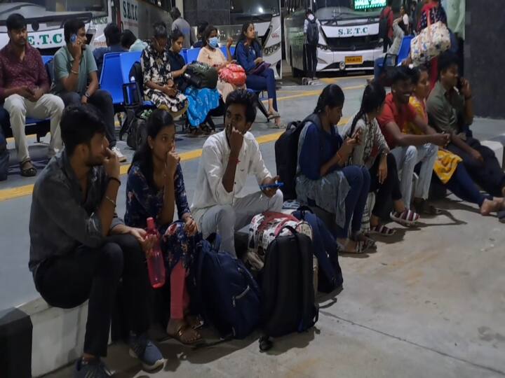 Kilambakkam Bus Stand Passengers suffer without enough seats kilambakkam:  இடம் நிறைய இருக்கு கொஞ்சம் இருக்கை போடுங்க... கிளாம்பாக்கத்தில் அவதிப்படும் பயணிகள்..!