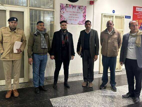 Gurugram: गुरुग्राम में अवैध रूप से रह रहा ईराकी नागरिक गिरफ्तार, सीएम फ्लाइंग स्क्वाड की टीम ने पकड़ा Gurugram: गुरुग्राम में अवैध रूप से रह रहा ईराकी नागरिक गिरफ्तार, सीएम फ्लाइंग स्क्वाड की टीम ने पकड़ा