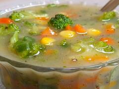 பலகாரங்கள் சாப்பிட்டு வயிறு உப்புசமா? ப்ரொக்கோலி சூப் சாப்பிடுங்க..