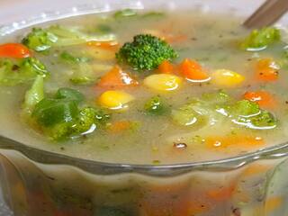 Broccoli Soup : பலகாரங்கள் சாப்பிட்டு வயிறு உப்புசமா? ப்ரொக்கோலி சூப் சாப்பிடுங்க.. இதோ ரெசிப்பி..