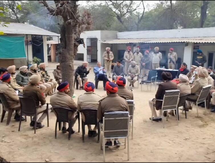 Bathinda district police chief celebrated Lohri festival with policemen Lohri  celebraton: ਬਠਿੰਡਾ ਜ਼ਿਲ੍ਹਾ ਪੁਲਿਸ ਮੁਖੀ ਨੇ ਪੁਲਿਸ ਮੁਲਾਜ਼ਮਾਂ ਨਾਲ ਮਨਾਇਆ ਲੋਹੜੀ ਦਾ ਤਿਉਹਾਰ