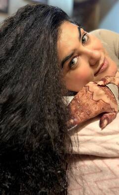 Kaur B: ਪੰਜਾਬੀ ਗਾਇਕਾ ਕੌਰ ਬੀ ਦੀਆਂ ਨਵੀਆਂ ਤਸਵੀਰਾਂ ਚਰਚਾ 'ਚ, ਪਿਤਾ 'ਤੇ ਰੱਜ ਕੇ ਪਿਆਰ ਲੁਟਾਉਂਦੀ ਨਜ਼ਰ ਆਈ ਗਾਇਕਾ