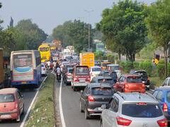 தென் மாவட்டத்திற்கு படையெடுக்கும் வாகனங்கள்..இவ்வளவு காரா?