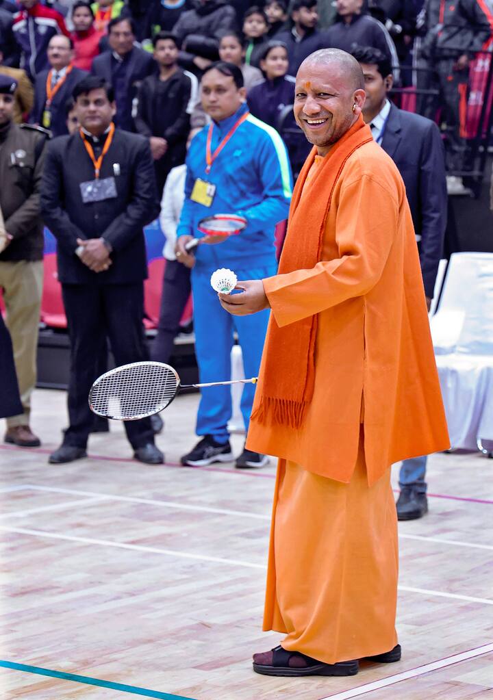 मुख्यमंत्री योगी आदित्यनाथ ने नाथनगरी बरेली में मंगलवार (10 जनवरी 2024) को निर्माणाधीन नाथ कॉरिडोर की सड़कों को चार लेन बनाने के निर्देश दिए.