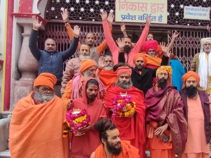 Ram Mandir Inauguration: अयोध्या के लिए नागा संन्यासियों का जत्था रवाना, इन नदियों के जल से होगा रामलला का अभिषेक