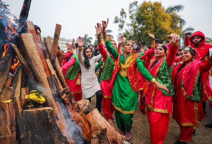 In Jammu, students dance during Lohri celebrations at Jammu University. (Image Source: PTI