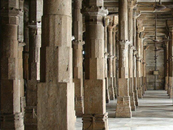 आजकल के दौर में इंटरनेट पर आपको ऐसी कई तस्वीरें देखने को मिल जाती हैं. जिन्हें एक बार देखने के बाद आपका दिमाग चकरा जाता है. पहली बार में आप उस तस्वीर को देखकर समझ ही नहीं पाते.