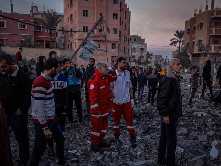 हमास को इजरायल के खिलाफ युद्ध में कई इस्लामिक देशों का भी साथ मिला. इन देशों में कतर, ईरान, तुर्किए और पाकिस्तान प्रमुख हैं. हालांकि, चीन और रूस ने भी फिलिस्तीन का समर्थन किया है और इजरायली आक्रमण की घोर निंदा की है. वहीं इजरायल को समर्थन देने वाले देशों में भारत,अमेरिका समेत फ्रांस, ब्रिटेन और जर्मनी शामिल हैं.