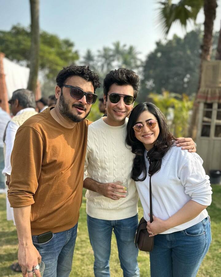 হাজির ছিলেন রাজ চক্রবর্তী (Raj Chakraborty), শুভশ্রী গঙ্গোপাধ্যায় (Subhasree Ganguly), শ্রাবন্তী চট্টোপাধ্যায় (Srabanti Chatterjee), পাওলি দাম (Paoli Dam), অনির্বাণ ভট্টাচার্য্য (Anirban Bhattacharya), পরমব্রত চট্টোপাধ্যায় (Parambrata Chatterjee)।